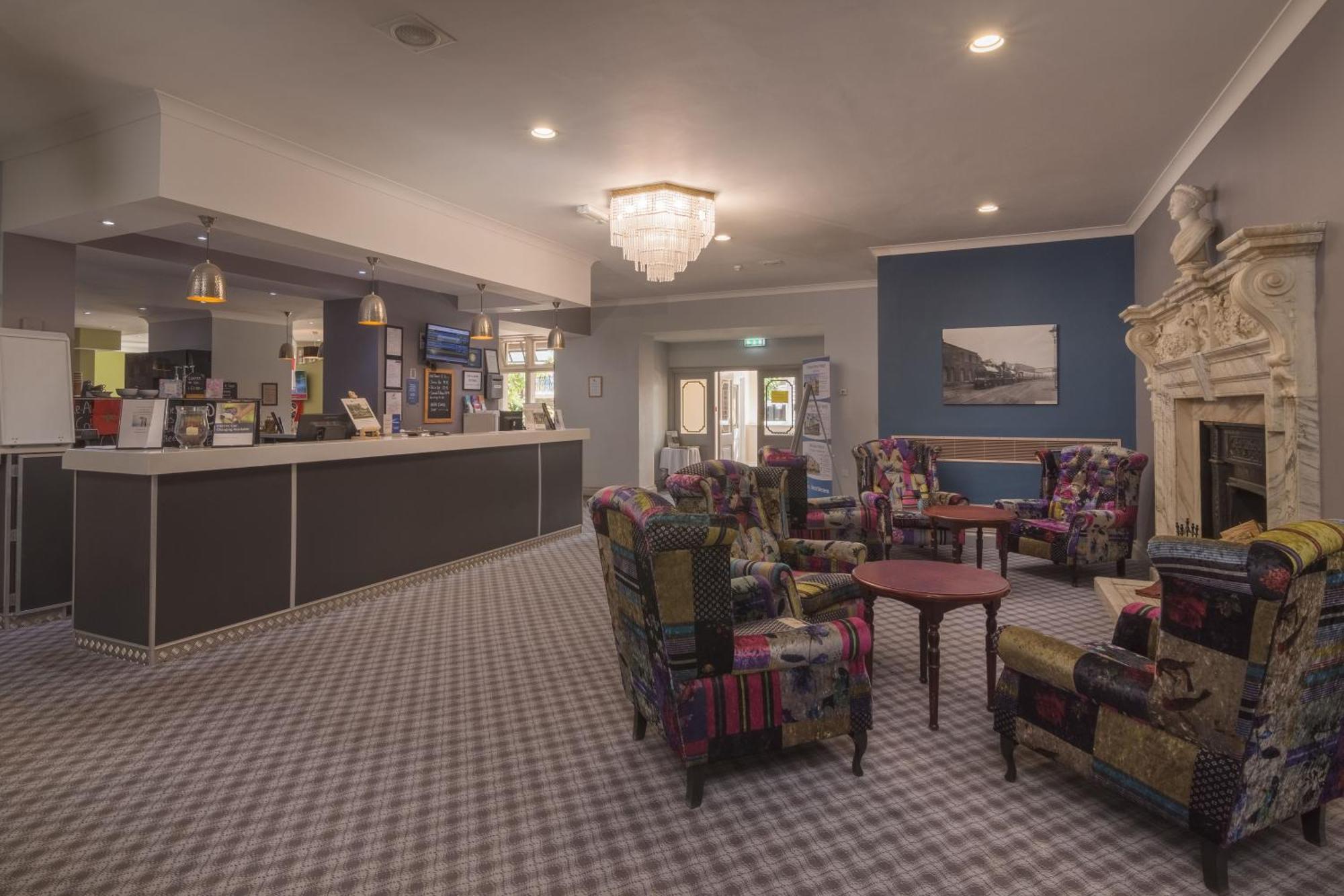 Crewe Arms Hotel Екстериор снимка