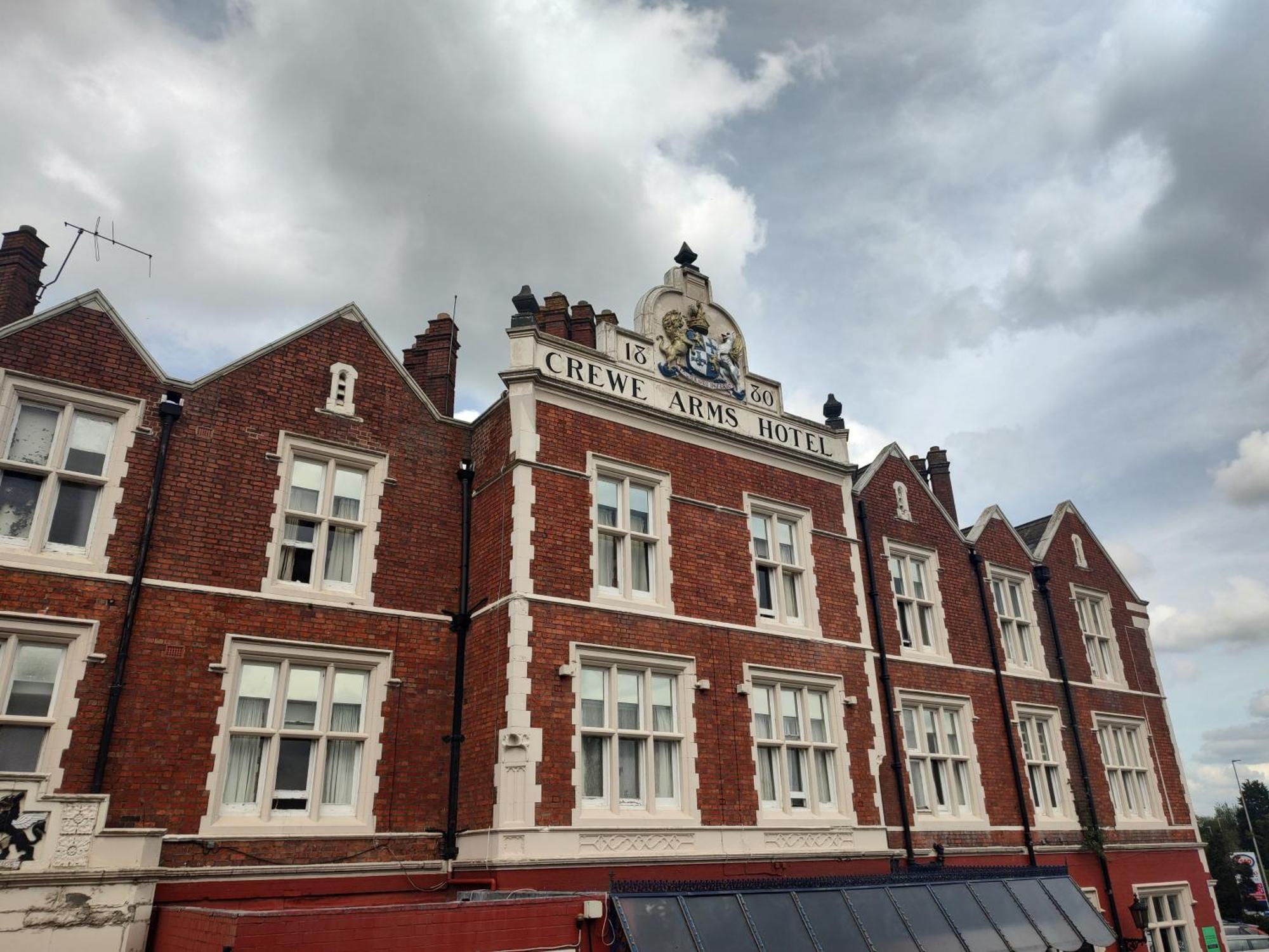 Crewe Arms Hotel Екстериор снимка