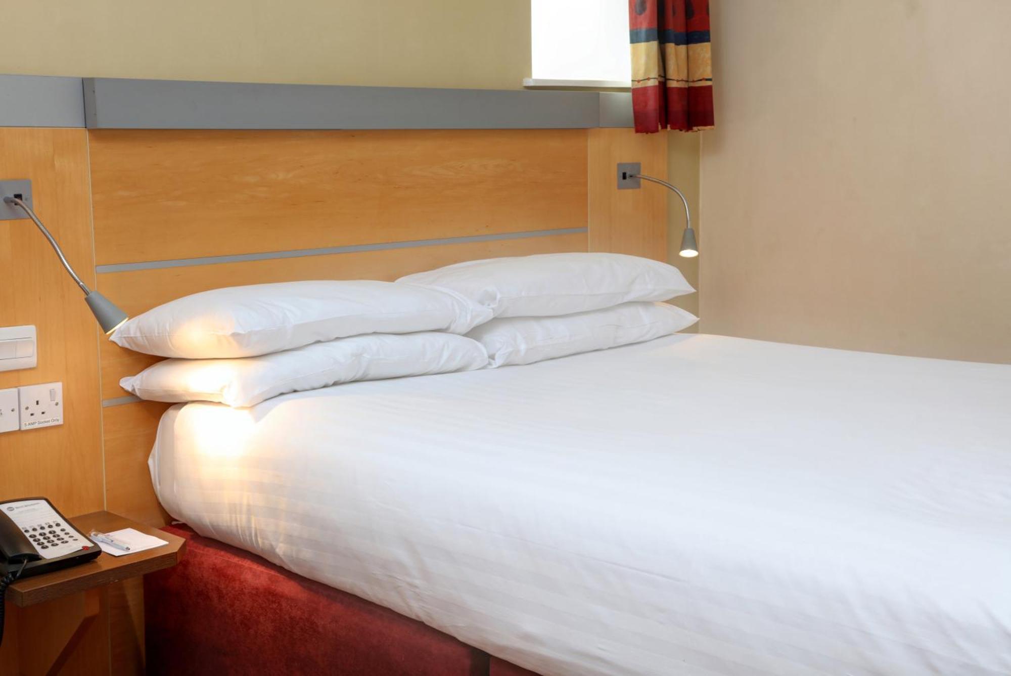 Crewe Arms Hotel Екстериор снимка