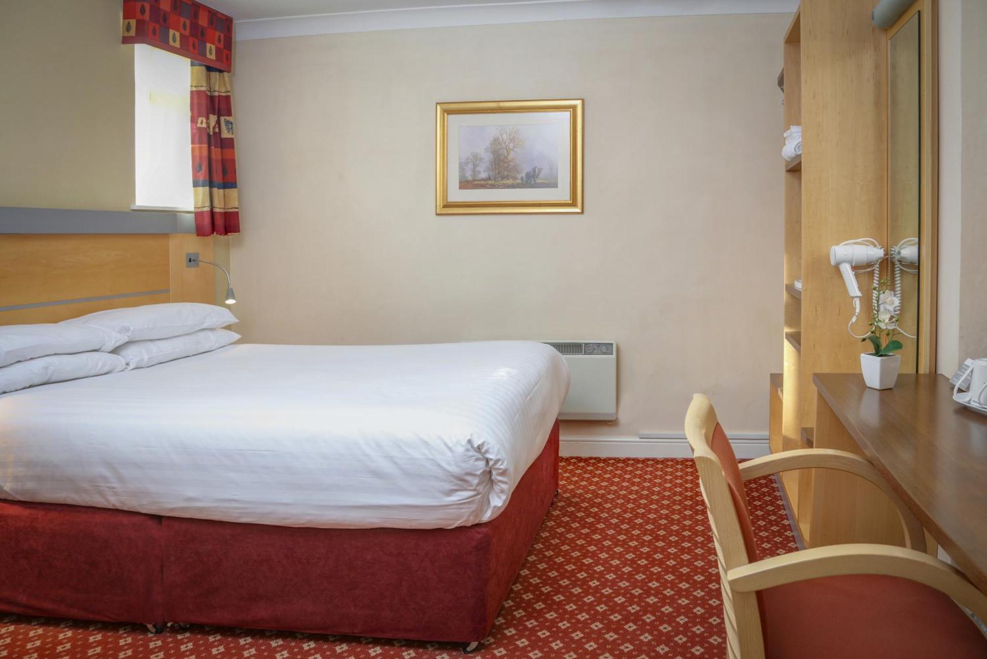 Crewe Arms Hotel Екстериор снимка