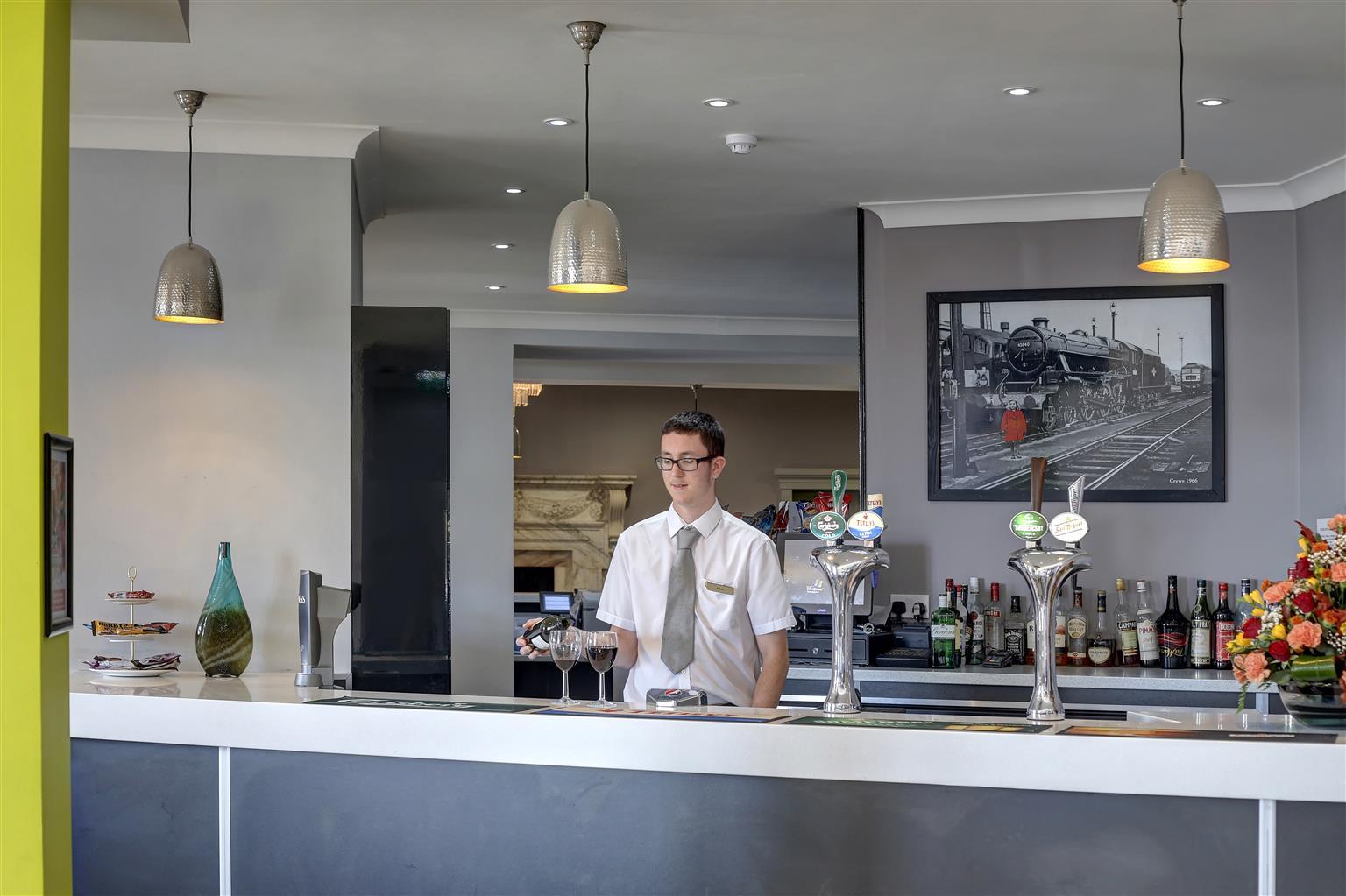 Crewe Arms Hotel Екстериор снимка