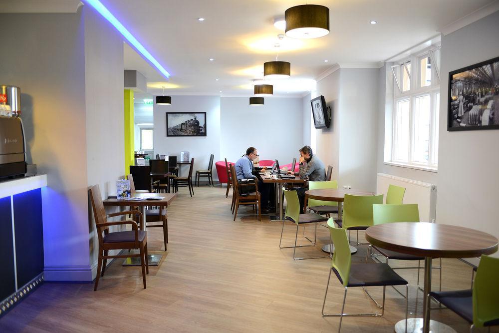 Crewe Arms Hotel Екстериор снимка