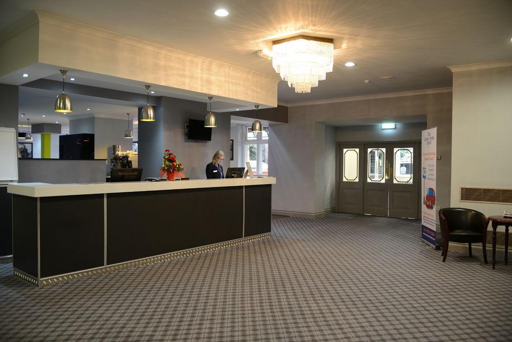 Crewe Arms Hotel Екстериор снимка
