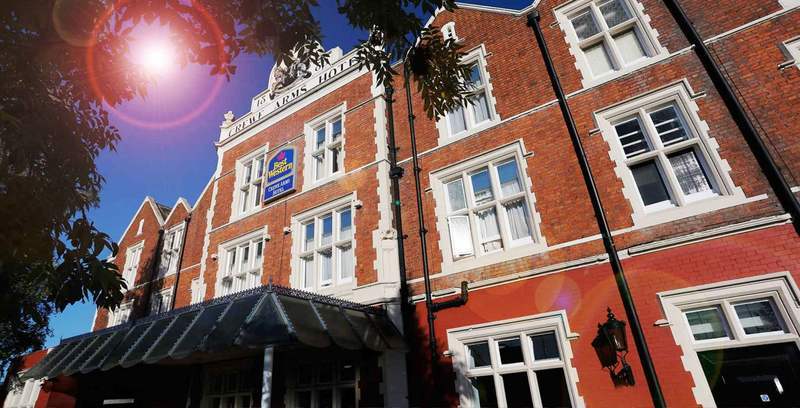 Crewe Arms Hotel Екстериор снимка