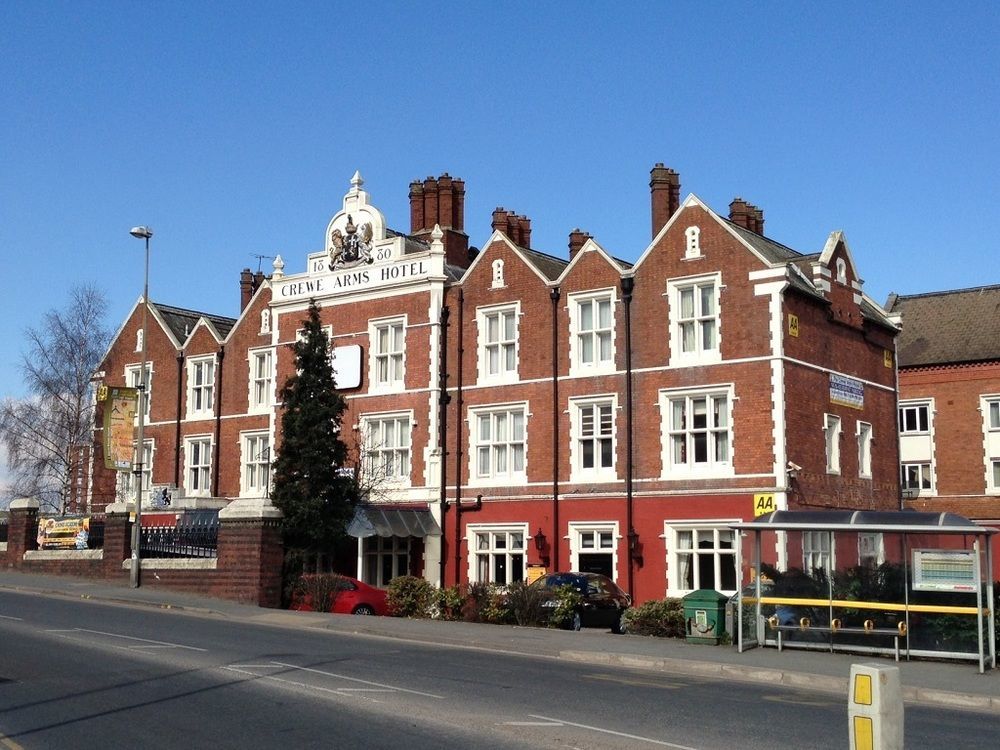 Crewe Arms Hotel Екстериор снимка