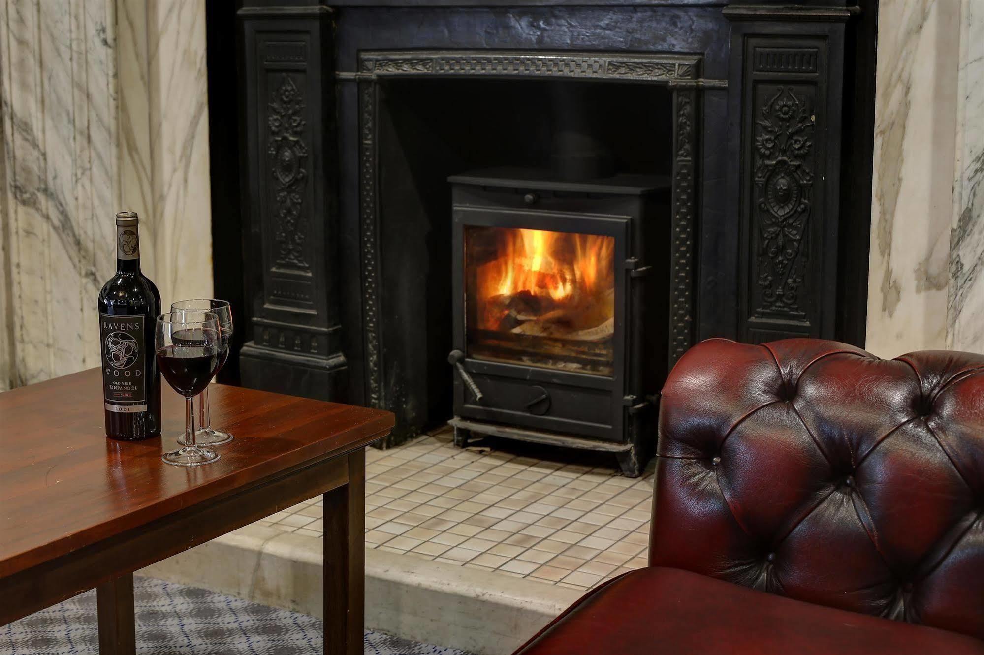 Crewe Arms Hotel Екстериор снимка